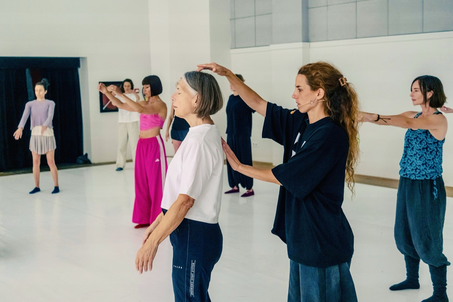 Julia guiding a practitioner